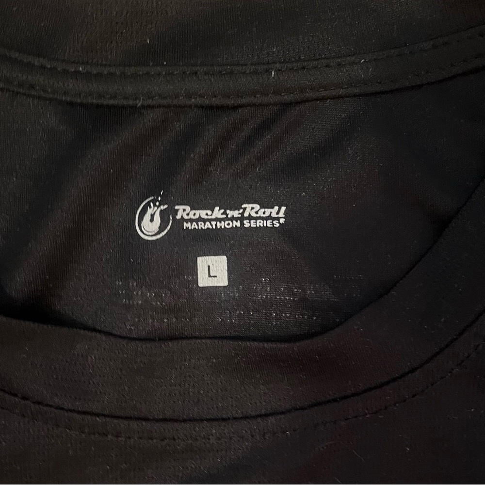 United Airlines Rock 'n' Roll Los Angeles Half Marathon Performance Tee - Picture 5 of 5